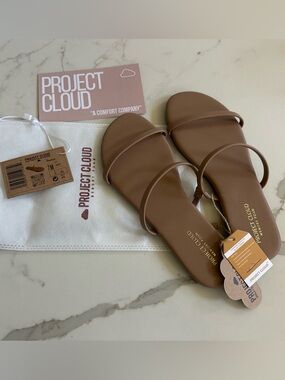 NWT Project Cloud strappy sandals size 7